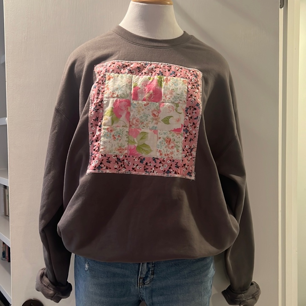 Womens L, Quilted Crewneck Sweatshirt